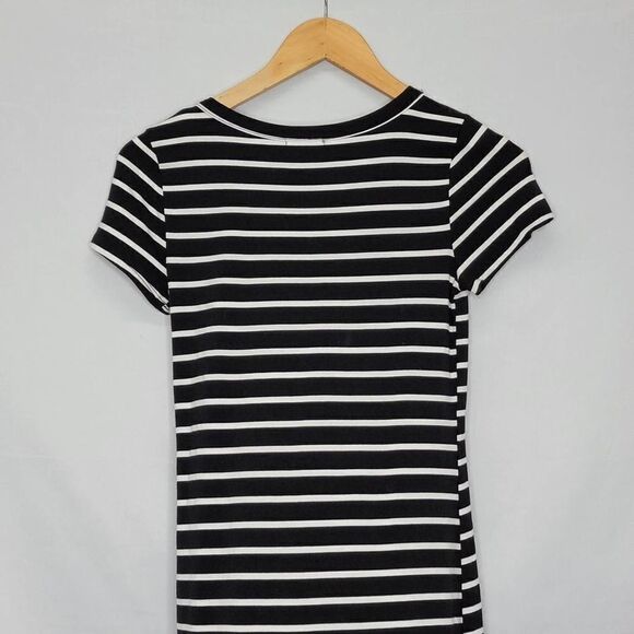 HEART & Hips Black And White Stripe Short Sleeve - Picture 11 of 11